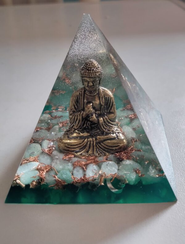 Pyramide Orgonite Aventurine avec Bouddha