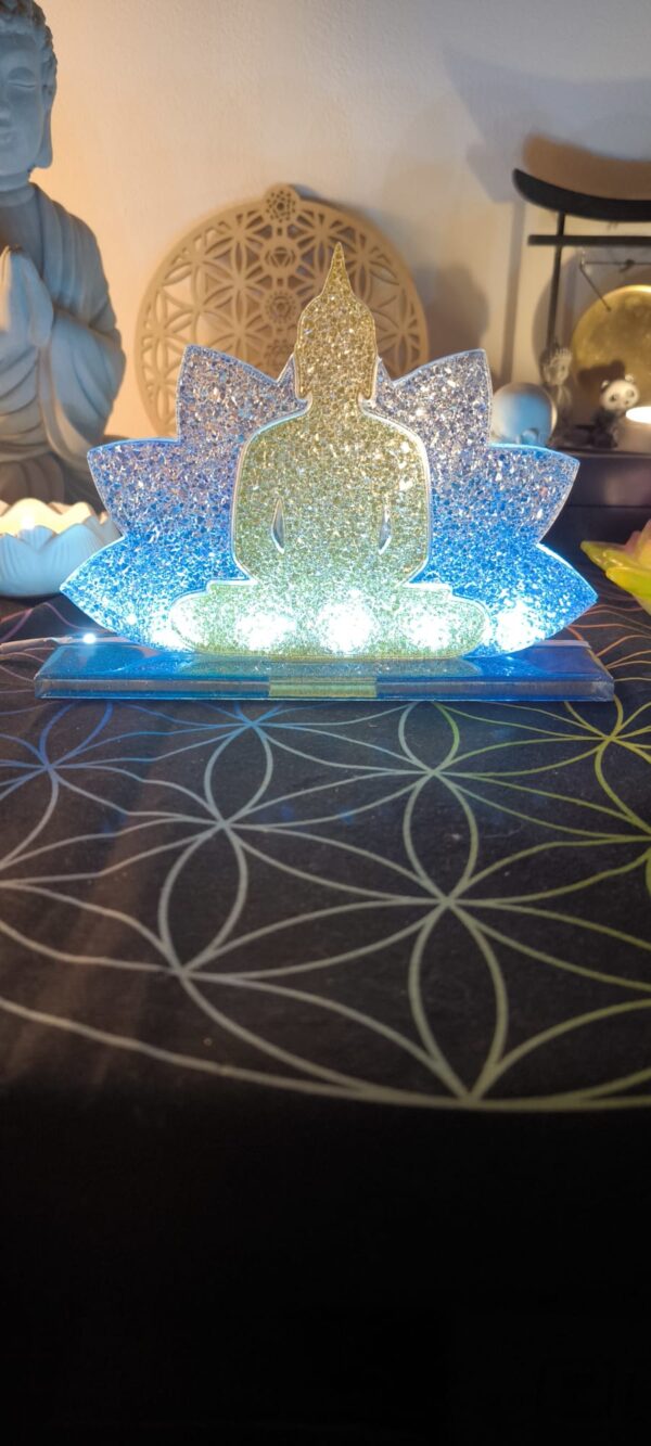 Lampe Veilleuse Bouddha Diamant avec LED – Bleu et Doré en Époxy - Image 3