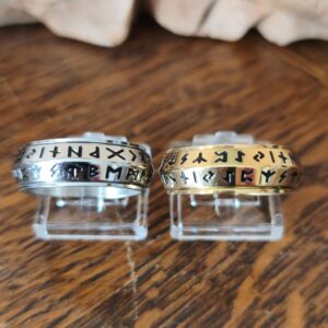 Bague anti-stress runes nordiques rotative - acier titane - doré ou argenté